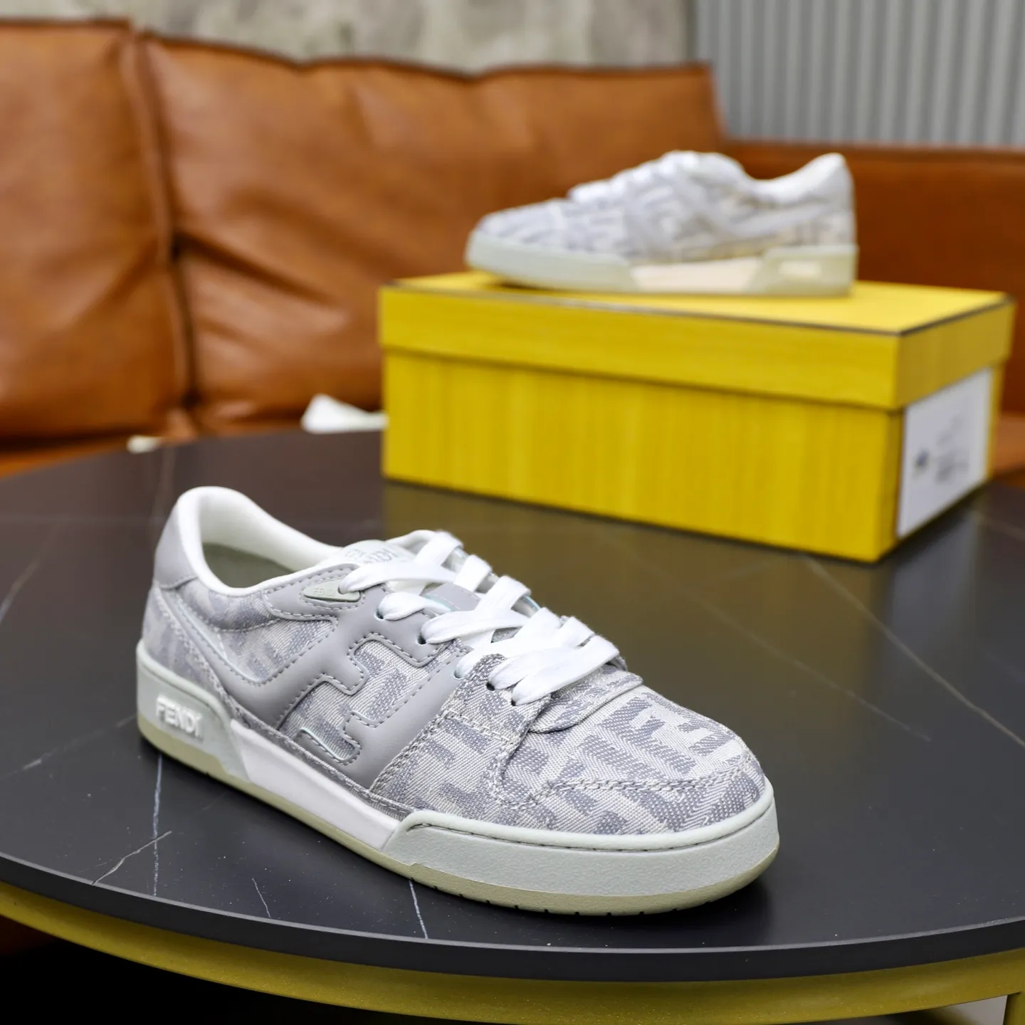Ex-factory price: 640🔥Couple model (top original order) Brand: FENDI Size: 35-44 (customized for men 38 and 45) Grade: original order quality High version Material: Imported original cowhide stitching ➕ High-quality and comfortable lining Original TPU lightweight anti-slip outsole Style category: Travel fashion casual shoes Versatile trend